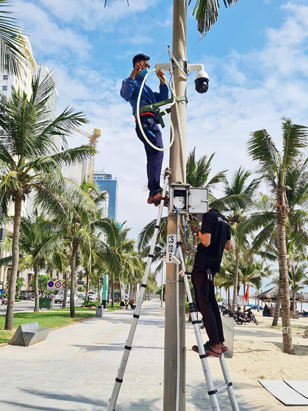 lap camera giam sat duong pho da nang